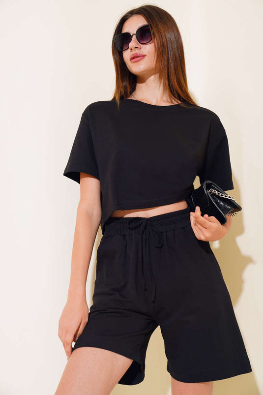 طقم شورت ذو خيطين باللون الأسود