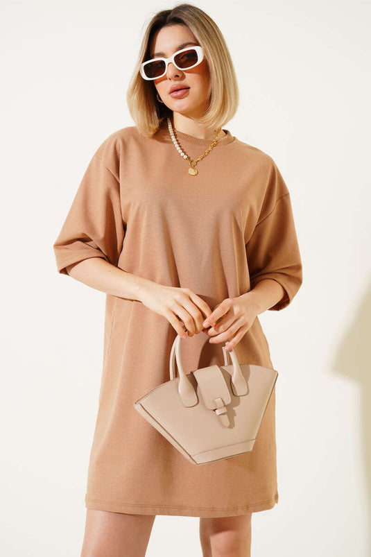 تي شيرت أساسي طويل بخيطين بلون الجمل