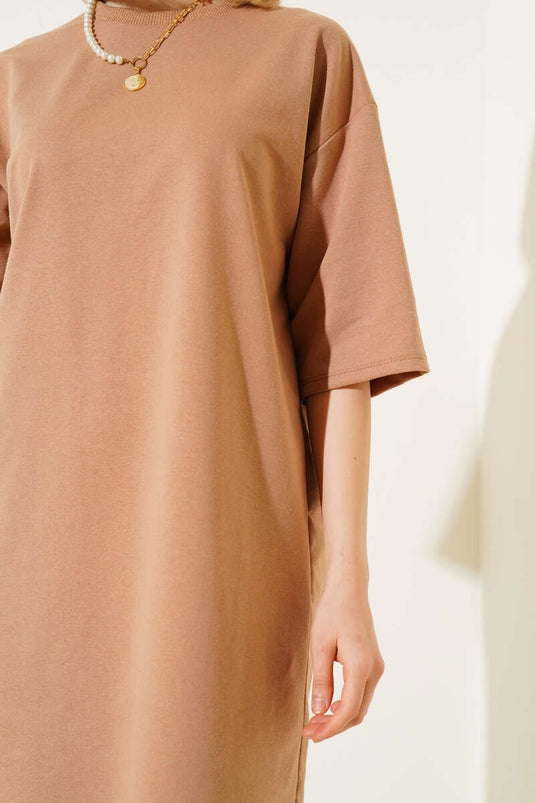 تي شيرت أساسي طويل بخيطين بلون الجمل