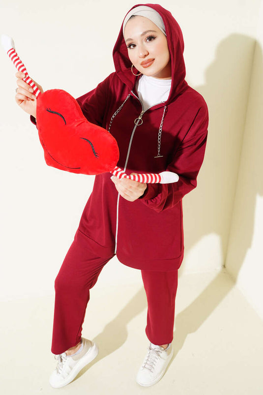 طقم مزدوج بسحاب وقبعة من خيطين لون خمري