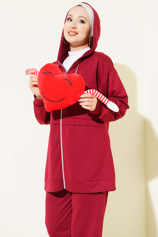 طقم مزدوج بسحاب وقبعة من خيطين لون خمري