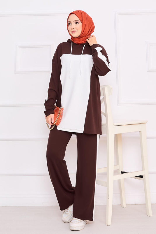 بدلة حجاب من قطعتين بلونين عنابي