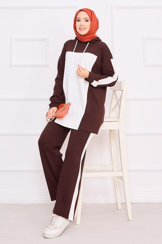 بدلة حجاب من قطعتين بلونين عنابي