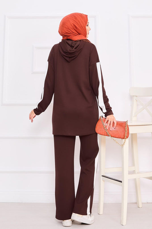 بدلة حجاب من قطعتين بلونين عنابي