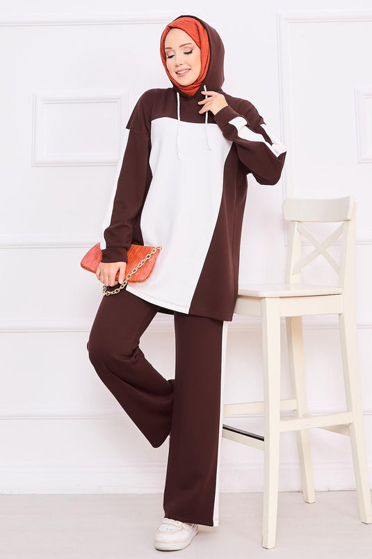 بدلة حجاب من قطعتين بلونين عنابي