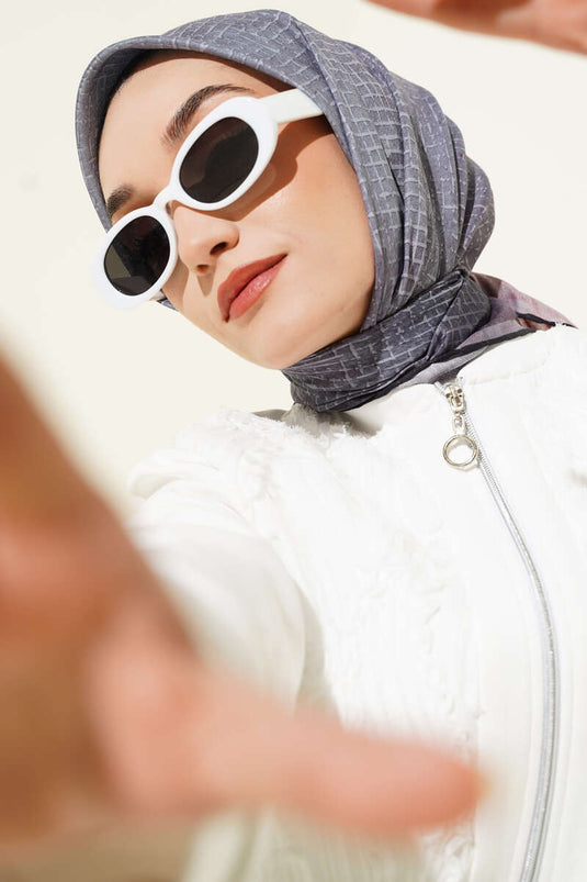 وشاح ديمور بنقشة خطوط رفيعة، أسود