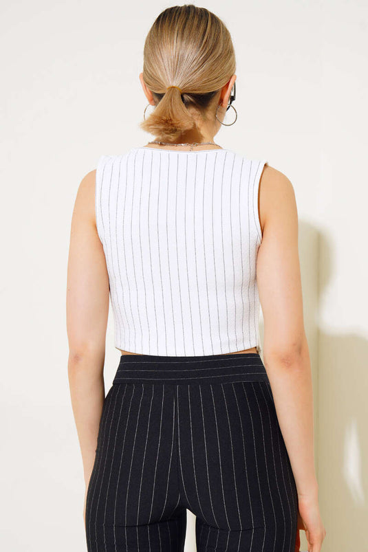 Gilet court blanc à fines rayures