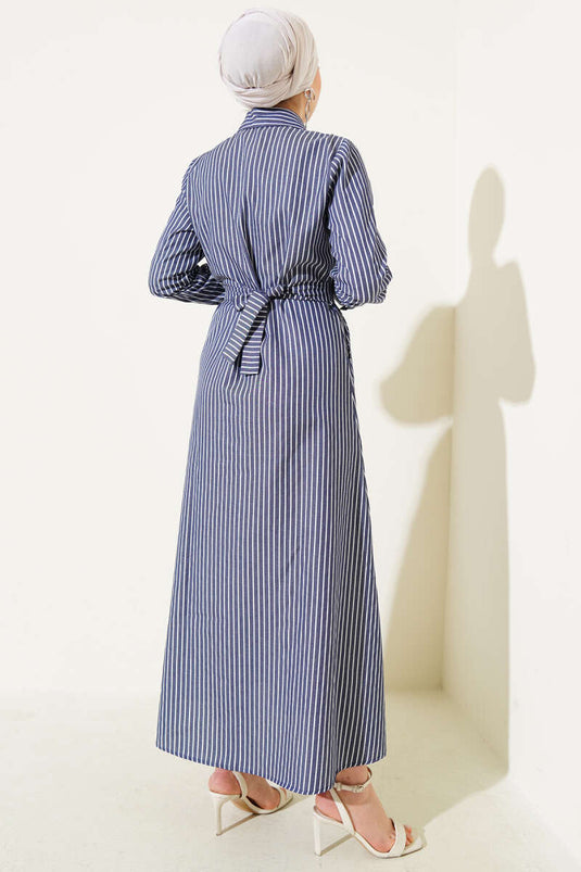 فستان مخطط بحزام وأزرار أزرق داكن