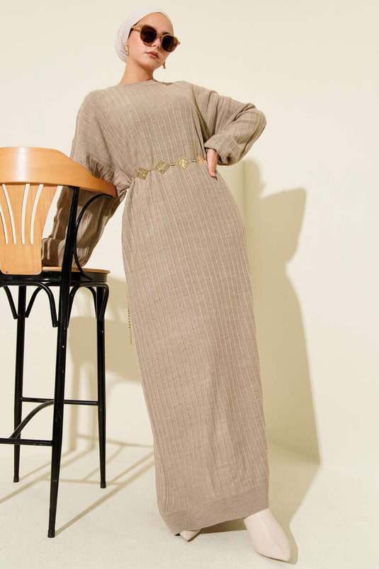 Robe décontractée en tricot à fines rayures beige