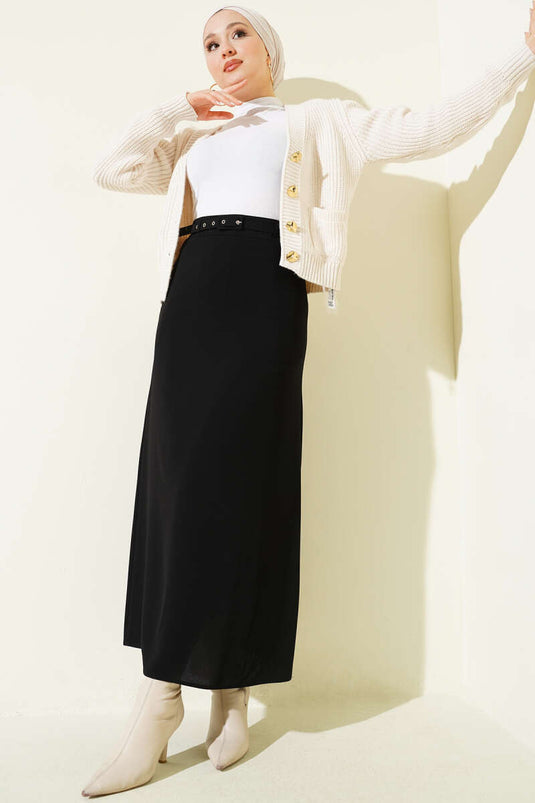 Schwarzer Bleistiftrock mit schmalem Gürtel