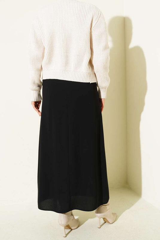 Schwarzer Bleistiftrock mit schmalem Gürtel