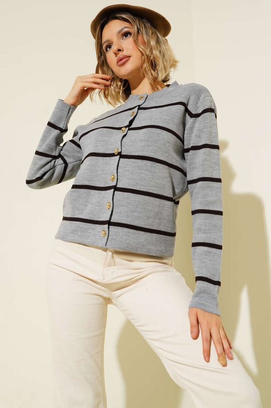 Graue Strickjacke mit dünnen horizontalen Streifen