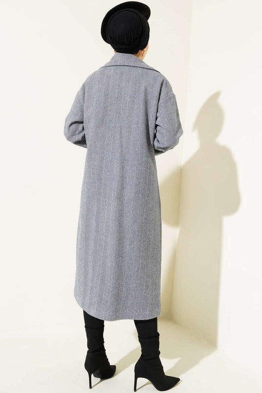 معطف رفيع مخطط ومتعرج باللون الرمادي الدخاني