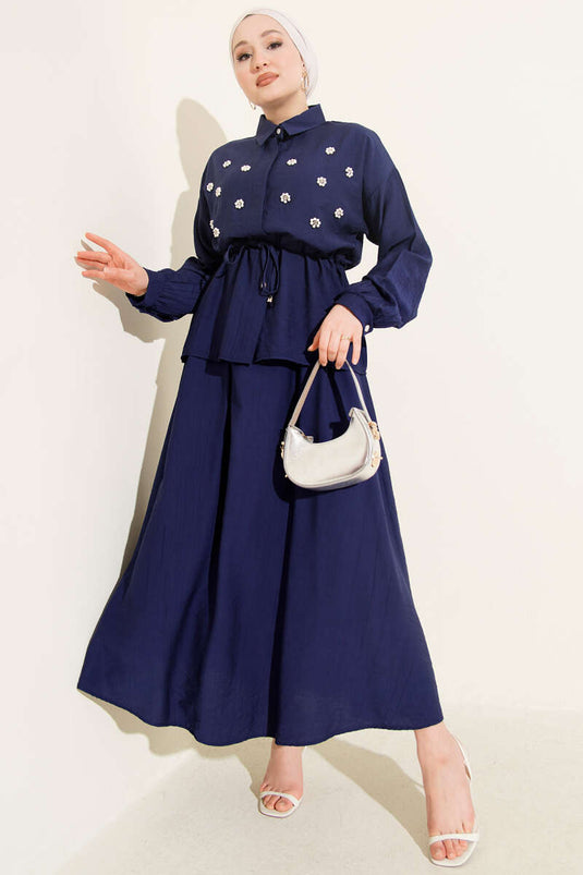 Ensemble jupe à taille froncée avec fleurs perlées bleu marine