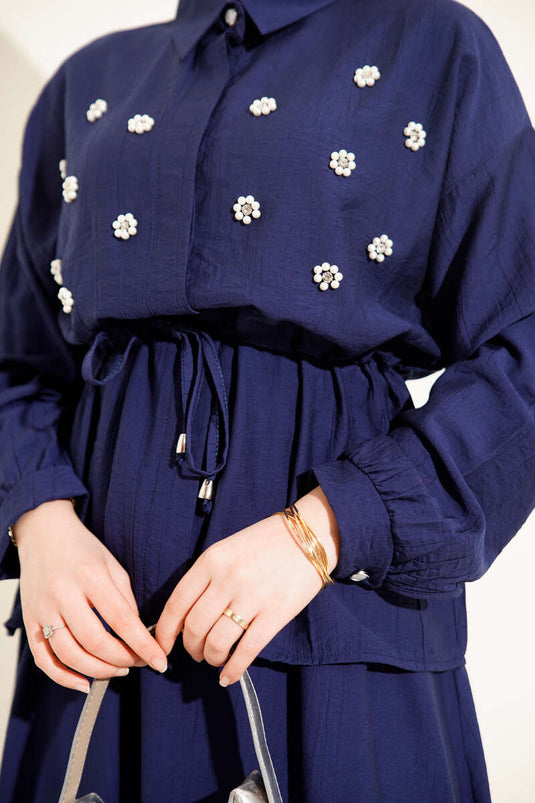 Ensemble jupe à taille froncée avec fleurs perlées bleu marine