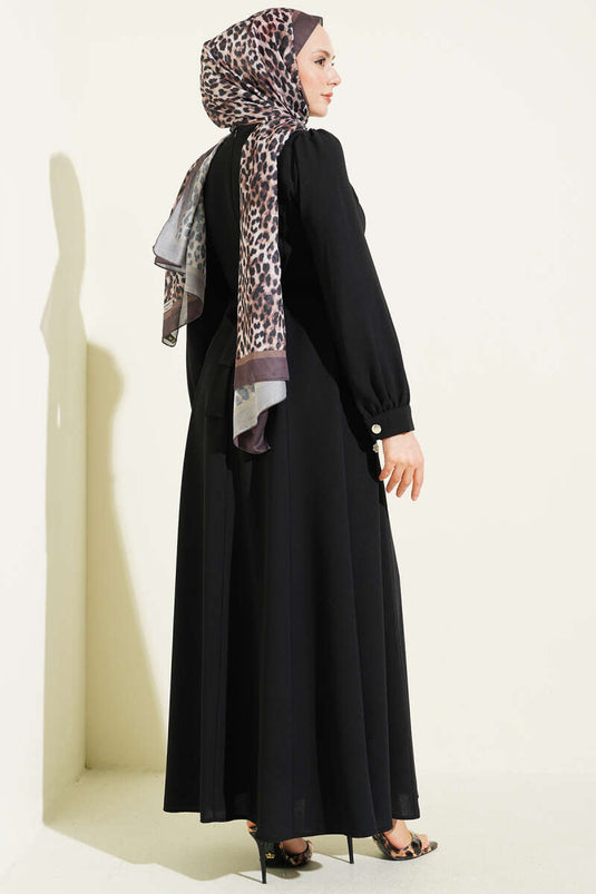Robe Noire À Ceinture Avec Fleurs Perlières