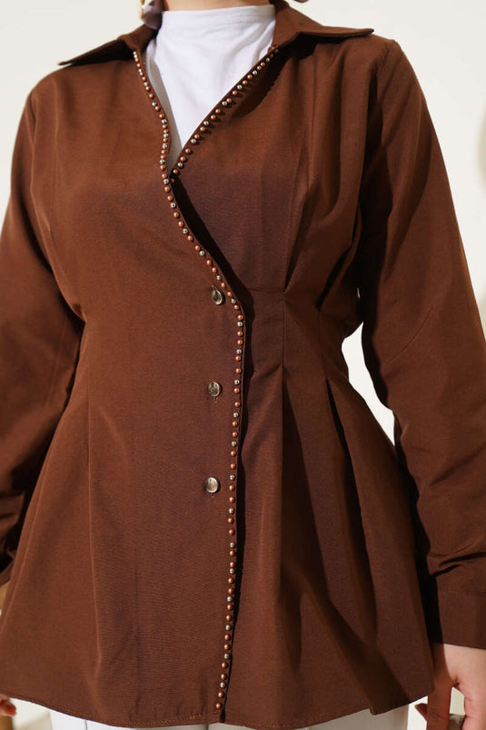 Chemise plissée à taille détaillée avec perles marron