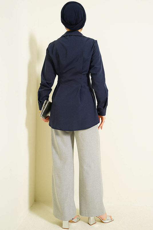 Chemise plissée à la taille avec détail perlé, bleu marine