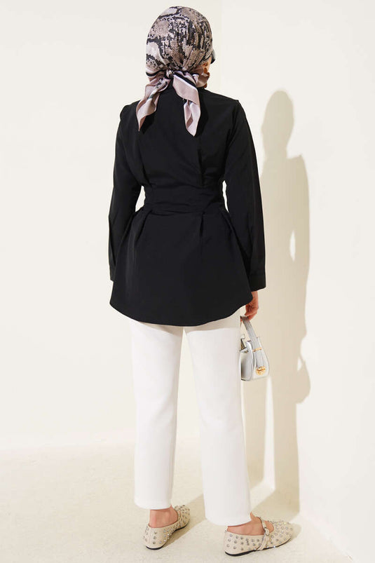 قميص أسود مطوي الخصر بتفاصيل اللؤلؤ