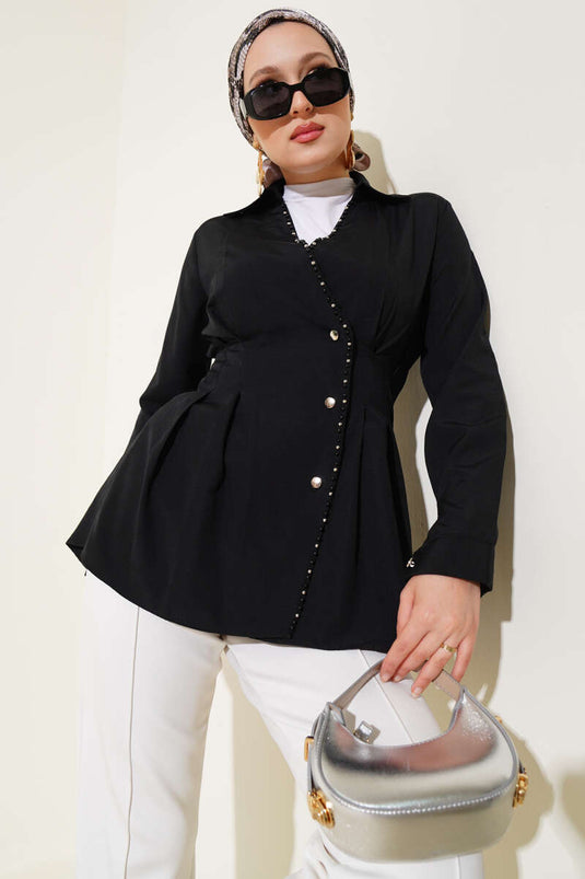 قميص أسود مطوي الخصر بتفاصيل اللؤلؤ