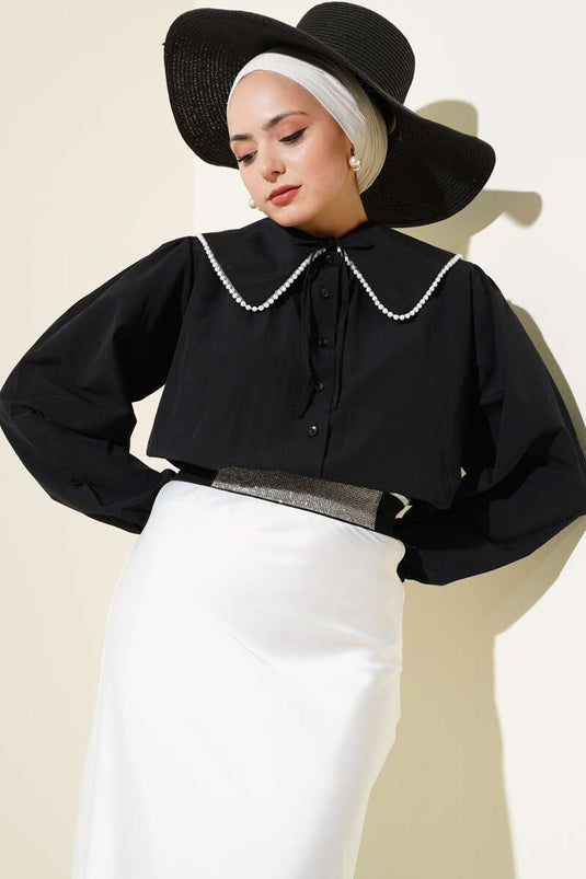 Chemise courte noire à col marin avec détails en perles