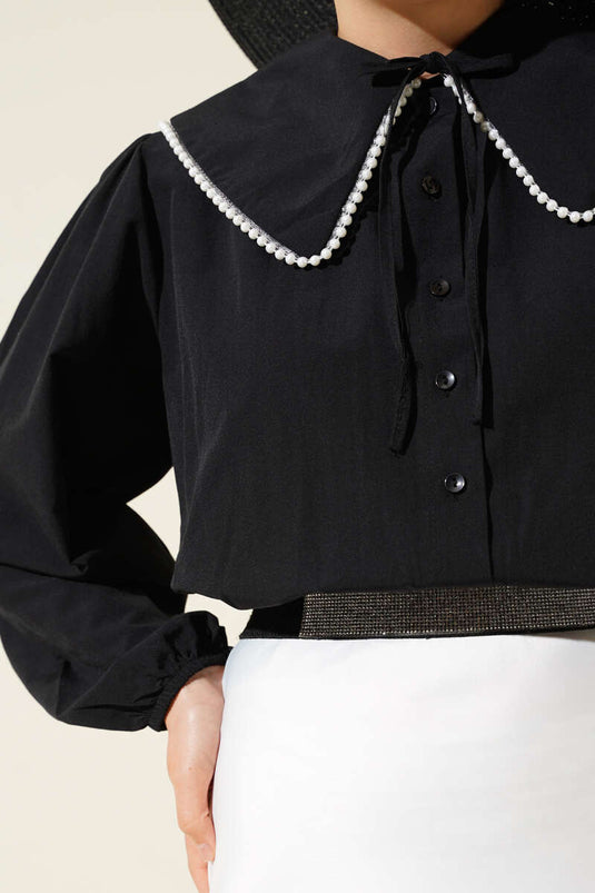 Chemise courte noire à col marin avec détails en perles