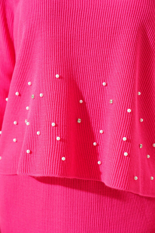 Traje de dos piezas de punto con falda adornada con perlas en color fucsia