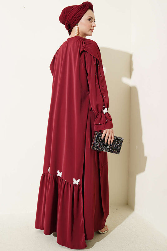 Kleid mit Perlenverzierung, Schmetterlingen und Cape in Bordeaux