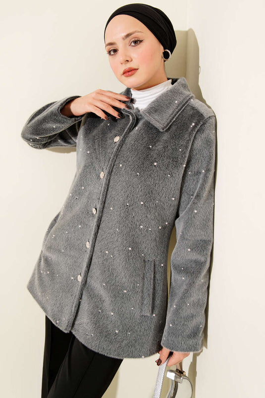 معطف رمادي داكن بزخرفة أزرار لؤلؤية وملمس ناعم كالوبر