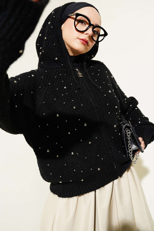 Gilet court en maille à capuche nacrée noire