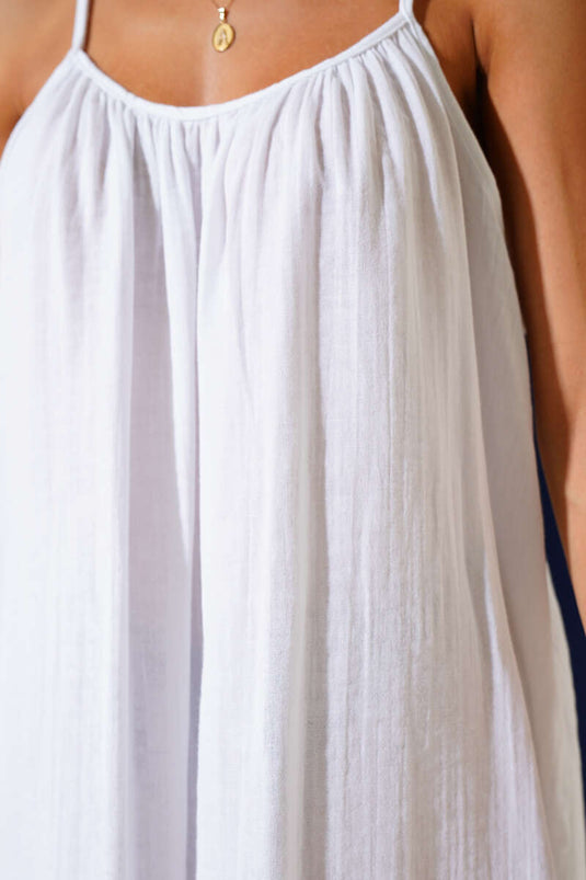 فستان موسلين فضفاض بأشرطة رفيعة، لون بيج فاتح.