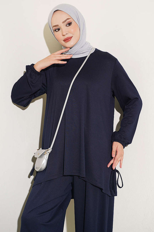 طقم مكون من قطعتين بتفاصيل رباط أزرق داكن