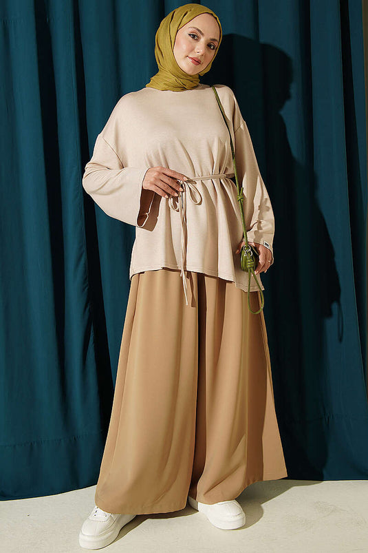 Tunique Beige Avec Détails Ornés Sur Les Bras Et Nœud-À-Larrière