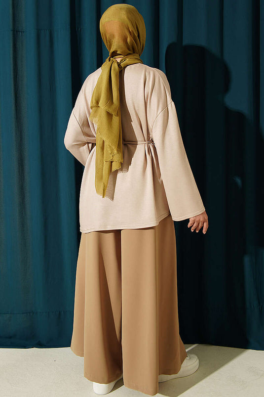 Tunique Beige Avec Détails Ornés Sur Les Bras Et Nœud-À-Larrière