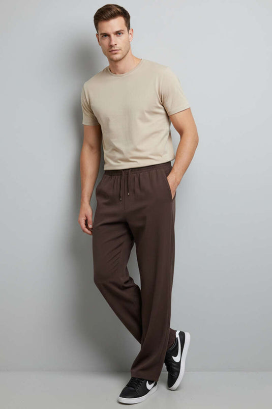 Pantalón holgado de hombre de tensel con cordón en color café
