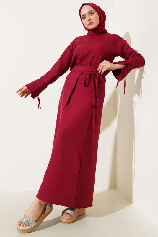 Ensemble deux pièces basique avec jupe à nouer et couleur bordeaux