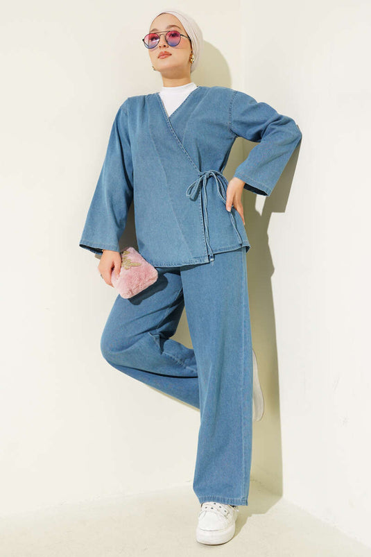 Ensemble deux pièces en denim bleu clair à col en V et lien noué