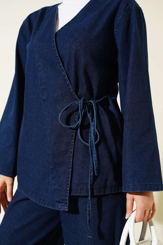 Costume deux pièces en denim à col en V et lien noué bleu marine