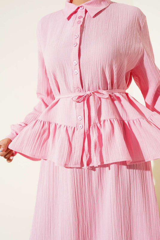 طقم من قطعتين مع حزام حبل وتنورة من لحاء الشجر باللون الوردي