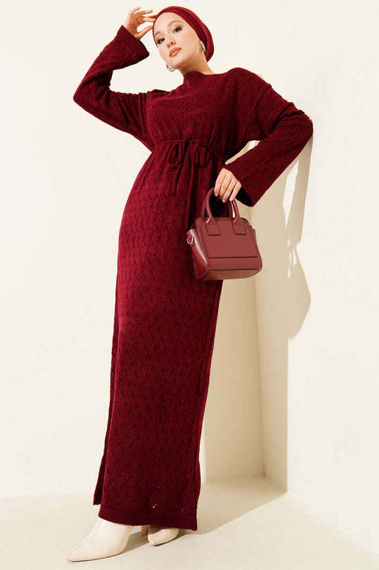 Robe en maille ajourée avec ceinture en corde, bordeaux