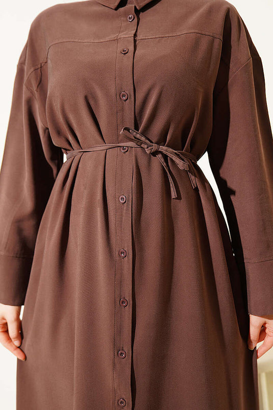 Robe longue boutonnée en tensel avec ceinture cordelette, couleur café