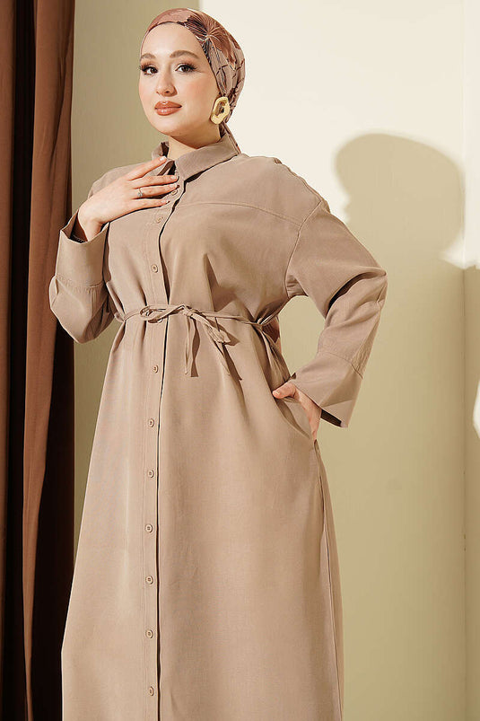 Robe longue boutonnée en tensel avec ceinture en corde, couleur vison