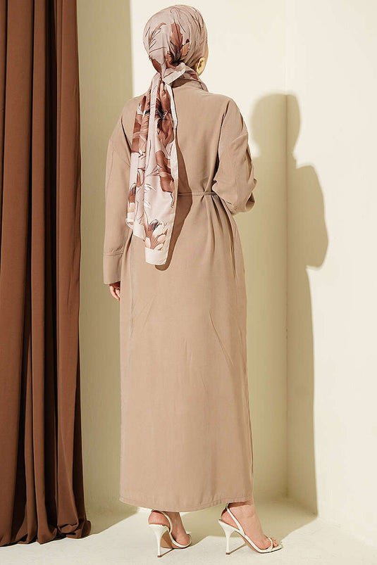 Robe longue boutonnée en tensel avec ceinture en corde, couleur vison