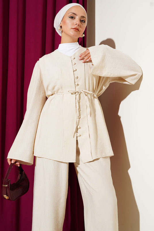 طقم من قطعتين من الأحجار الكريمة مع حزام وحبل وأزرار بريطانية