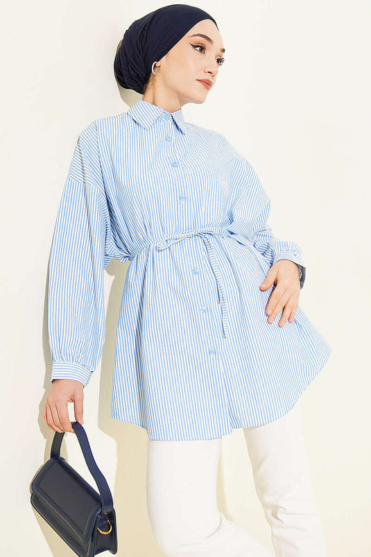 Chemise oversize rayée verticale avec ceinture en corde, bleue