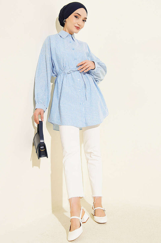 Chemise oversize rayée verticale avec ceinture en corde, bleue