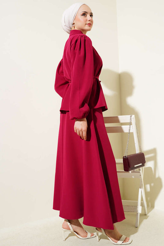 بدلة من قطعتين مع حزام حبل وتنورة بأزرار، لون عنابي