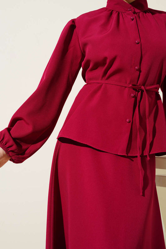 بدلة من قطعتين مع حزام حبل وتنورة بأزرار، لون عنابي