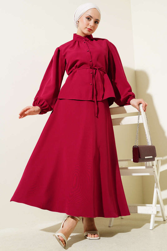 بدلة من قطعتين مع حزام حبل وتنورة بأزرار، لون عنابي