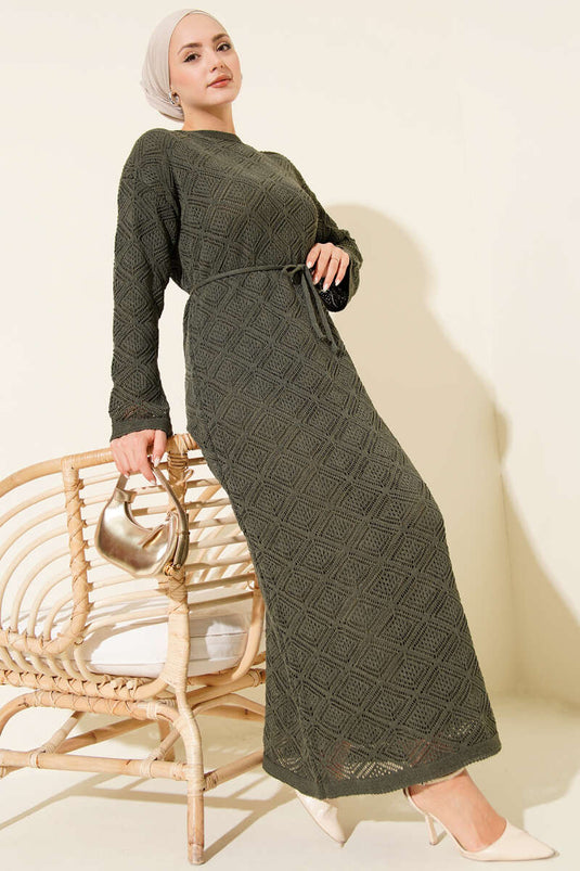 Robe en tricot ajourée à carreaux avec ceinture en corde kaki